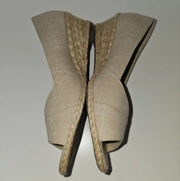 Coach Women's Tan Peep-Toe Flats, Size 6.5 - Picture 10 of 11